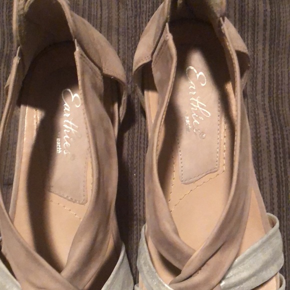 Shoes - Picture 6 of 8